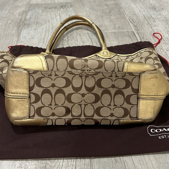 Coach shoulder purse - Picture 8 of 13